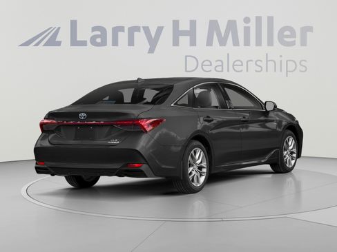 Used 2019 Toyota Avalon XLE w/ Moonroof Package FWD image 2