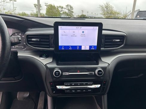 Used 2020 Ford Explorer XLT w/ Equipment Group 202A AWD/4WD image 18