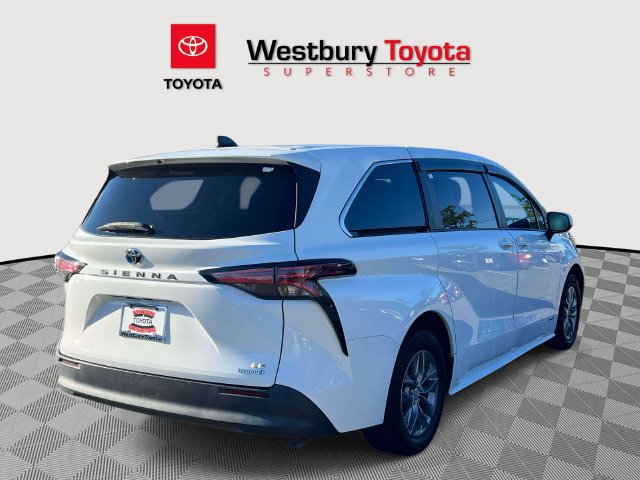Used 2021 Toyota Sienna LE FWD image 5