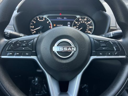 Used 2025 Nissan Altima 2.5 SV FWD image 27