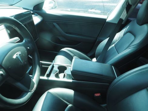 Used 2018 Tesla Model 3 Mid Range RWD image 5