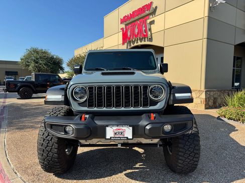 Used 2024 Jeep Gladiator Mojave w/ Safety Group AWD/4WD image 3