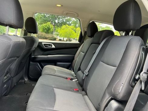 Used 2019 Nissan Pathfinder SV FWD image 12