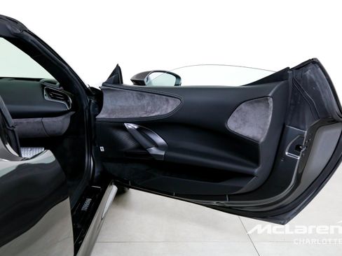 Used 2022 Ferrari SF90 Spider AWD/4WD image 18