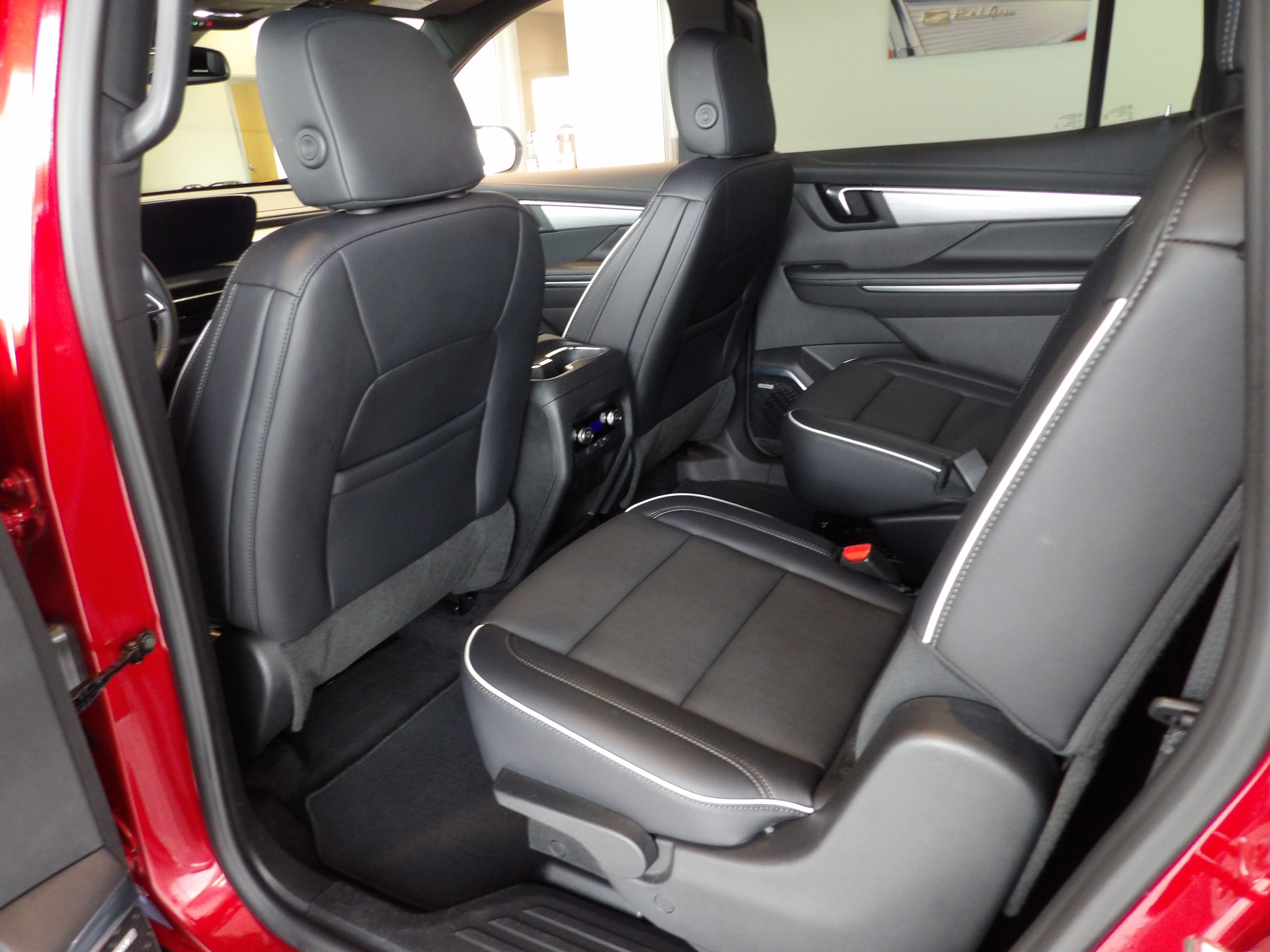 Used 2026 Buick Enclave Preferred AWD/4WD image 19