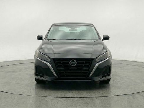 Used 2025 Nissan Altima 2.5 SV image 2