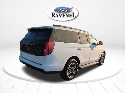 Used 2025 Ford Expedition Active RWD image 4