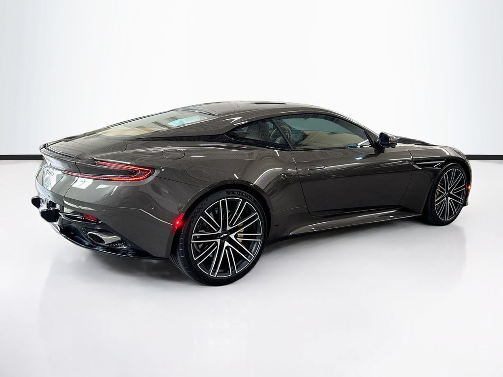 Used 2024 Aston Martin DB12 Coupe RWD image 5