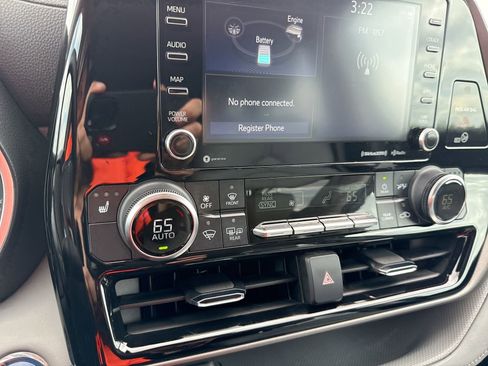 Used 2022 Toyota Highlander XLE image 17