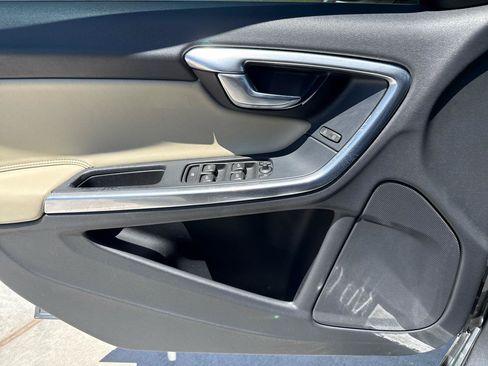Used 2018 Volvo V60 T5 Dynamic w/ Vision Package FWD image 24