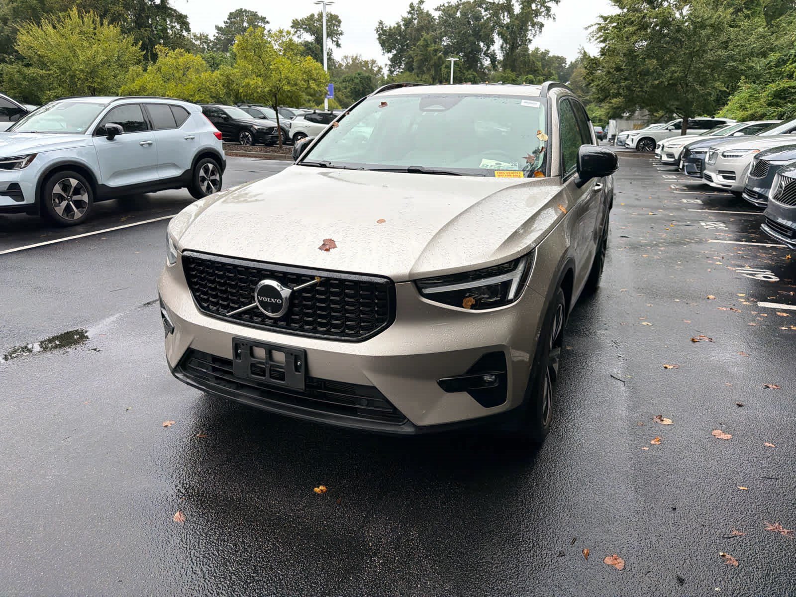Used 2024 Volvo XC40 B5 Plus w/ Climate Package AWD/4WD image 6