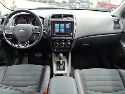 Used 2025 Mitsubishi Outlander Sport SE image 7