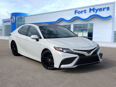 Used 2023 Toyota Camry XSE image 1