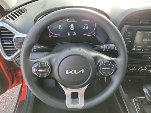 Used 2025 Kia Soul LX w/ LX Technology Package image 19