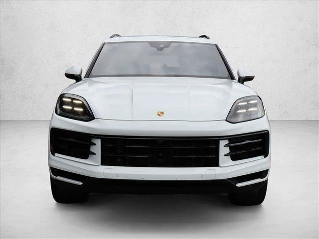 Used 2025 Porsche Cayenne AWD/4WD image 3