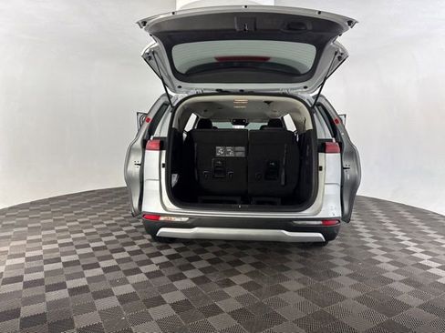Used 2023 Kia Carnival LX image 18