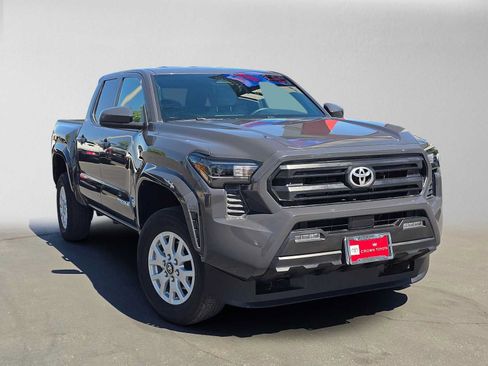 Certified 2025 Toyota Tacoma SR5 AWD/4WD image 1