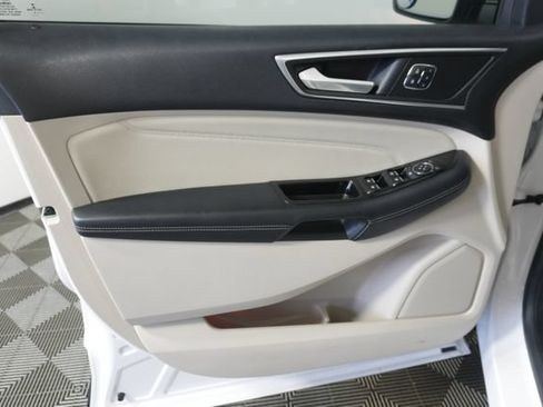 Used 2015 Ford Edge Titanium w/ Technology Package FWD image 30
