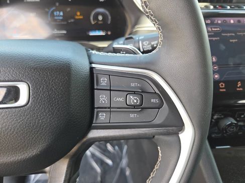Used 2023 Jeep Grand Cherokee L Limited AWD/4WD image 36