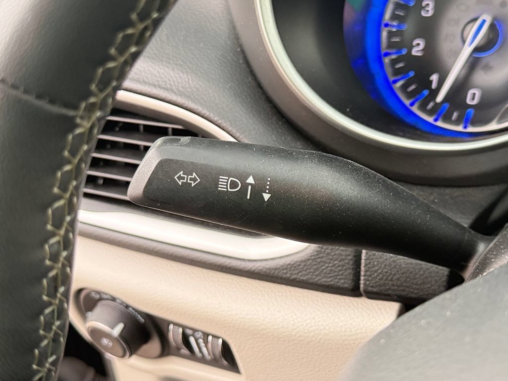 Used 2023 Chrysler Pacifica Touring-L FWD image 36