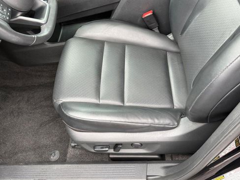 Used 2023 Nissan Rogue SV w/ SV Premium B Package FWD image 17