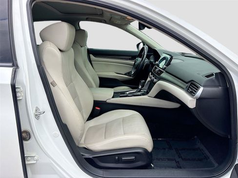 Used 2018 Honda Accord Touring image 29