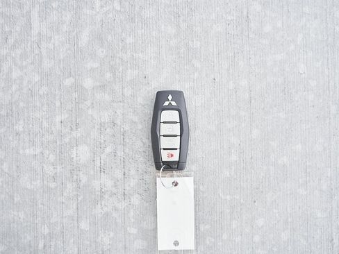 New 2025 Mitsubishi Outlander SE image 56