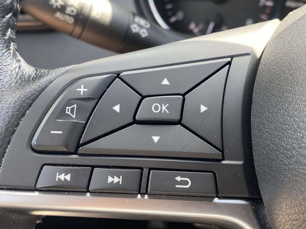 Used 2022 Nissan Rogue Sport SV AWD/4WD image 30