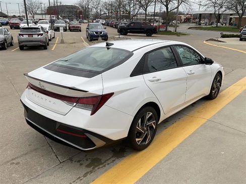 Used 2025 Hyundai Elantra Sport image 3