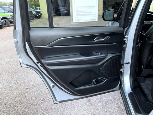 Certified 2024 Jeep Grand Cherokee L Altitude image 21