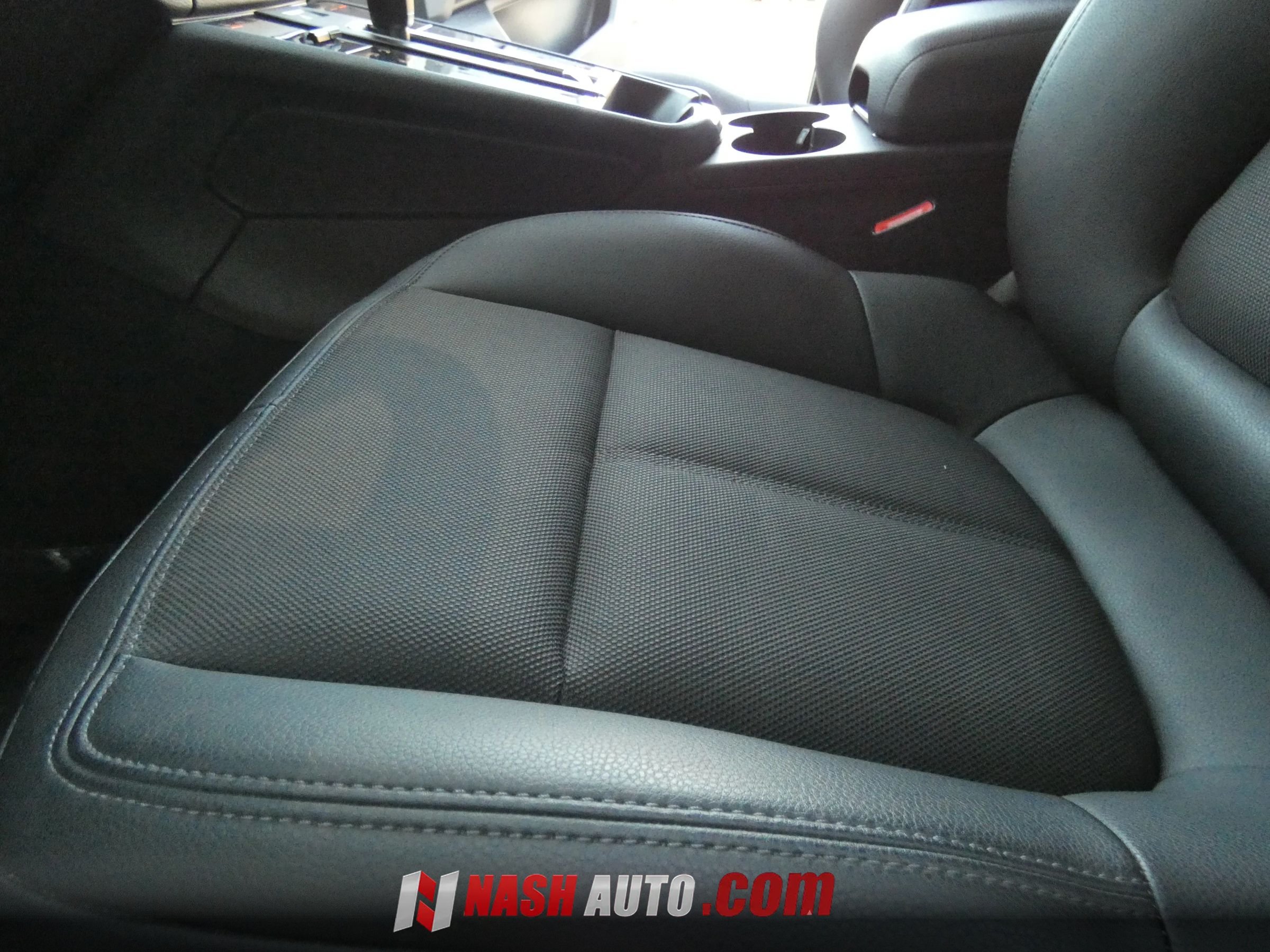 Used 2024 Porsche Macan AWD/4WD image 48