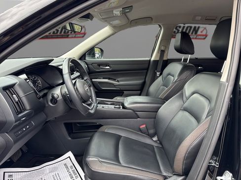 Used 2023 Nissan Pathfinder SL w/ Lighting Package (N92) AWD/4WD image 9