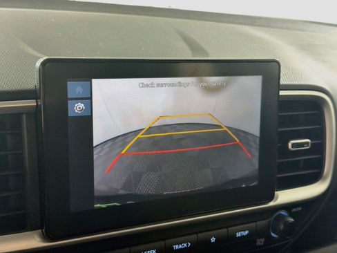 Used 2025 Hyundai Venue SEL FWD image 21