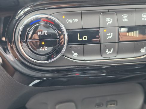 New 2026 Chevrolet Trax LT w/ Sunroof Package FWD image 30