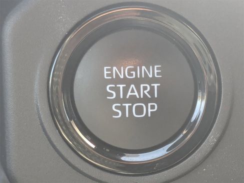 Used 2025 Toyota Tacoma SR image 32