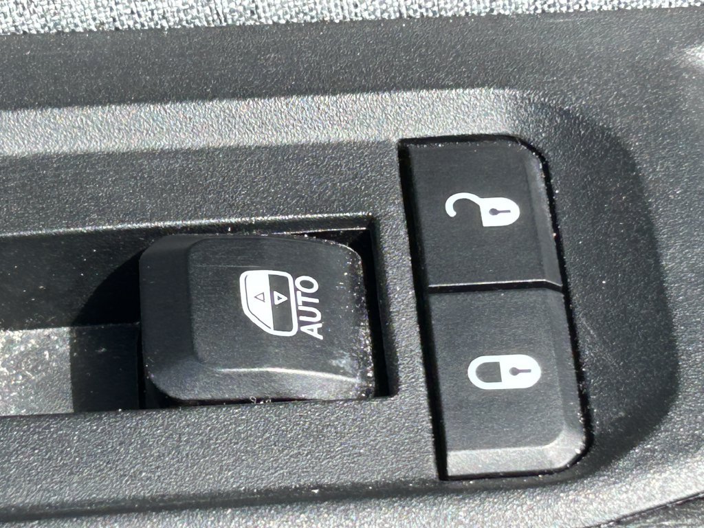 Used 2024 Jeep Compass Latitude AWD/4WD image 33