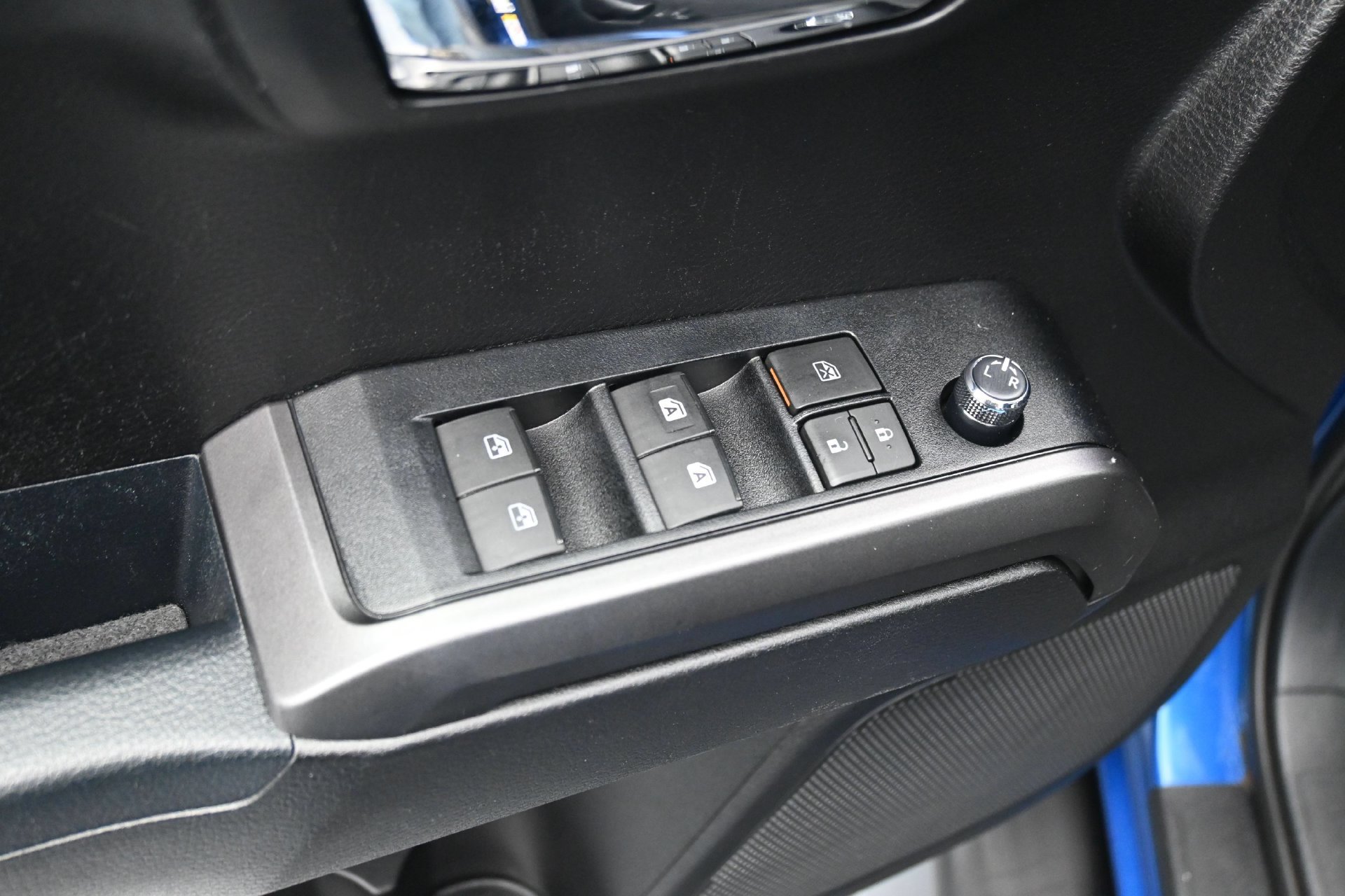 Used 2017 Toyota Tacoma TRD Sport w/ Premium & Technology Package AWD/4WD image 17