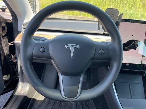 Used 2020 Tesla Model 3 Standard Range Plus RWD image 16
