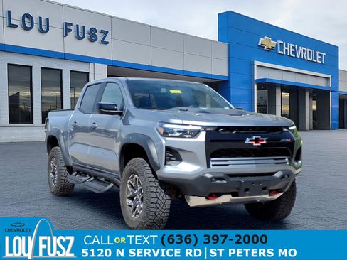 Used 2025 Chevrolet Colorado ZR2 w/ Technology Package AWD/4WD image 1