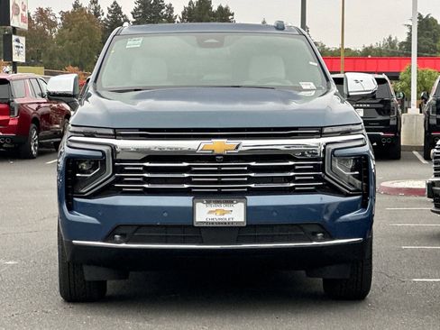 New 2026 Chevrolet Suburban Premier w/ Sun And Tow Package AWD/4WD image 9