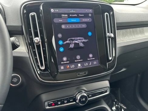 Certified 2026 Volvo XC40 B5 Plus AWD/4WD image 20