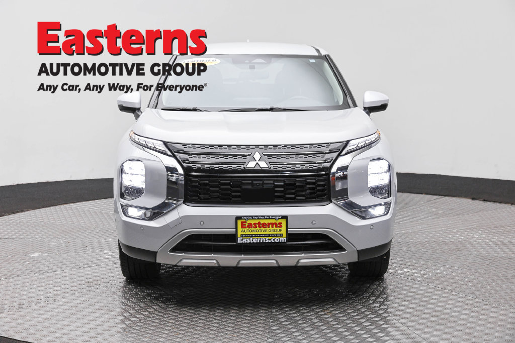 Used 2024 Mitsubishi Outlander SE FWD image 3