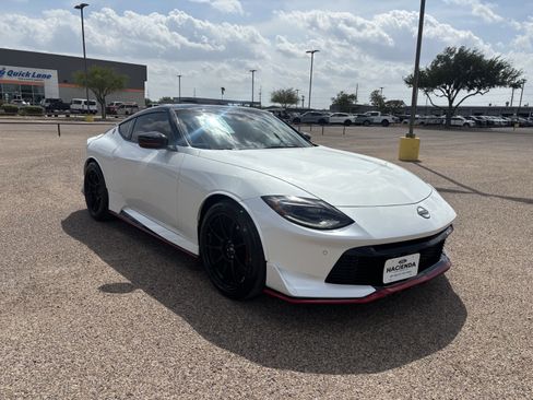 Used 2024 Nissan Z NISMO w/ Floor Mat Package image 5