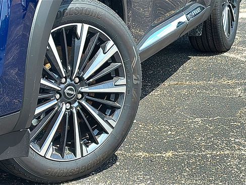 New 2026 Nissan Pathfinder Platinum w/ Cargo Package FWD image 3