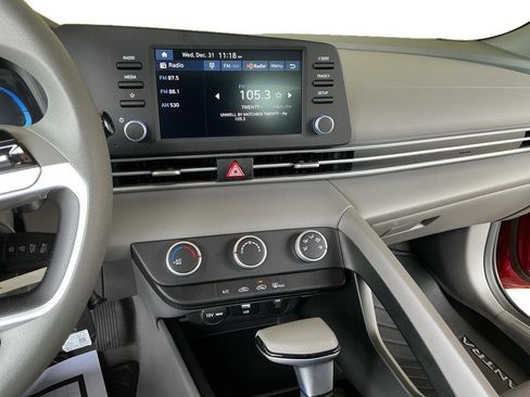 Certified 2025 Hyundai Elantra SE image 7