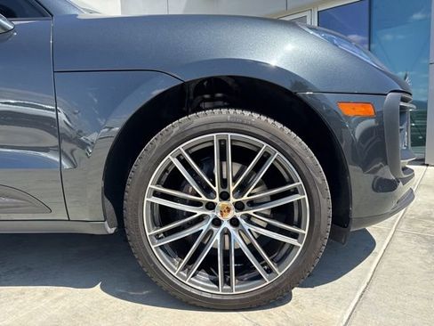 Used 2024 Porsche Macan w/ Premium Plus Package AWD/4WD image 11