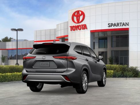 New 2026 Toyota Highlander Platinum image 9