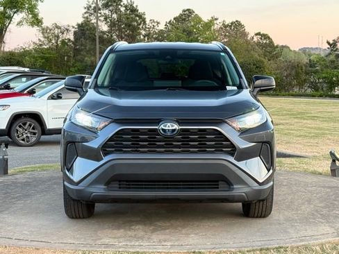 Used 2021 Toyota RAV4 LE image 2