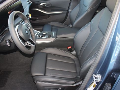 Used 2026 BMW 330i Sedan w/ M Sport Package RWD image 5