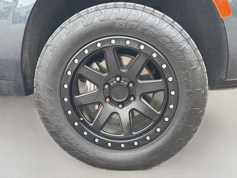 Used 2022 Chevrolet Tahoe Z71 image 32